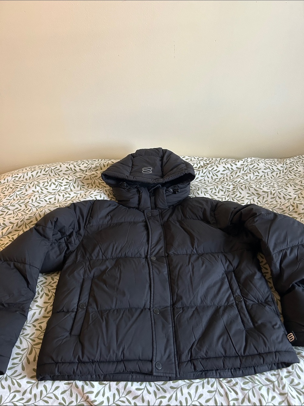 Black Aritzia Super Puff Shorty